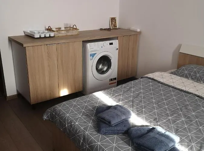Gara Dinu Appartement *